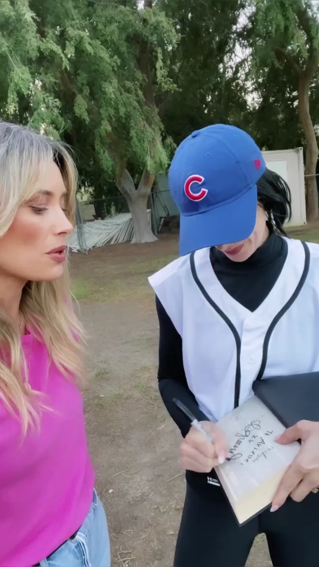 Ashley-Greene-dot-nl_EmosNotDead-TwilightSketch3-0039.jpg Ashley-Greene-dot-nl_EmosNotDead-TwilightSketch3-0039.jpg