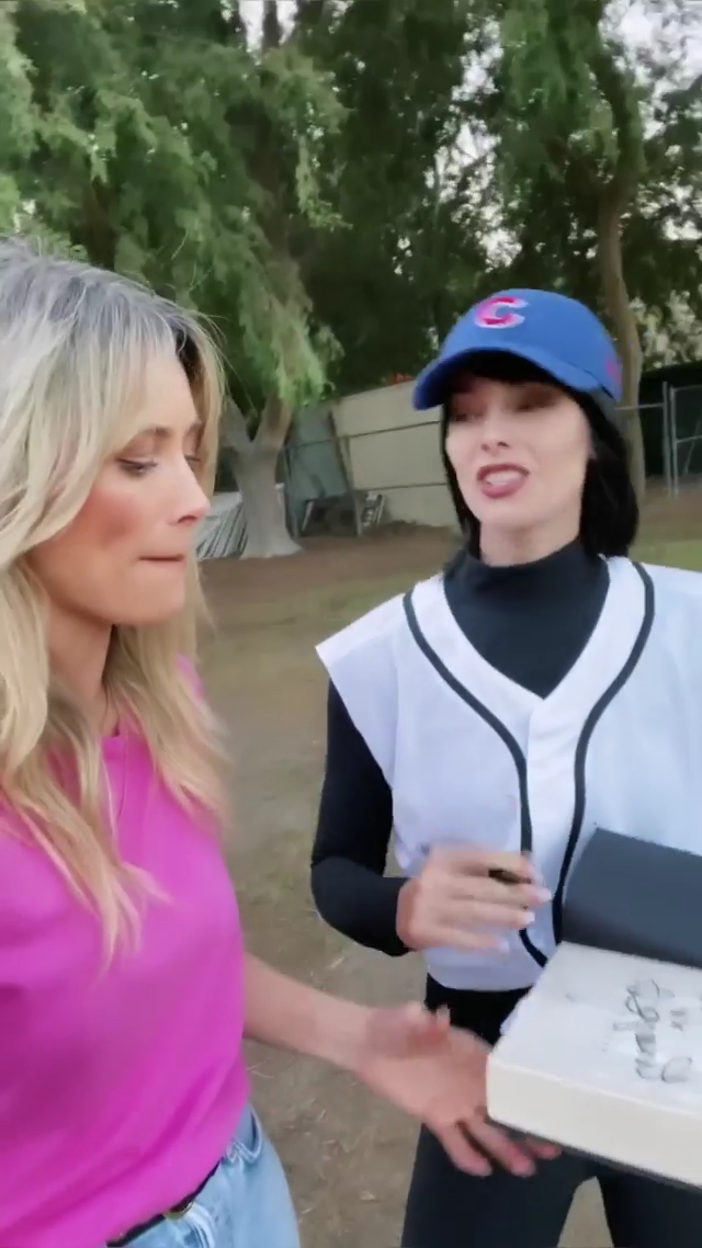 Ashley-Greene-dot-nl_EmosNotDead-TwilightSketch3-0044.jpg Ashley-Greene-dot-nl_EmosNotDead-TwilightSketch3-0044.jpg