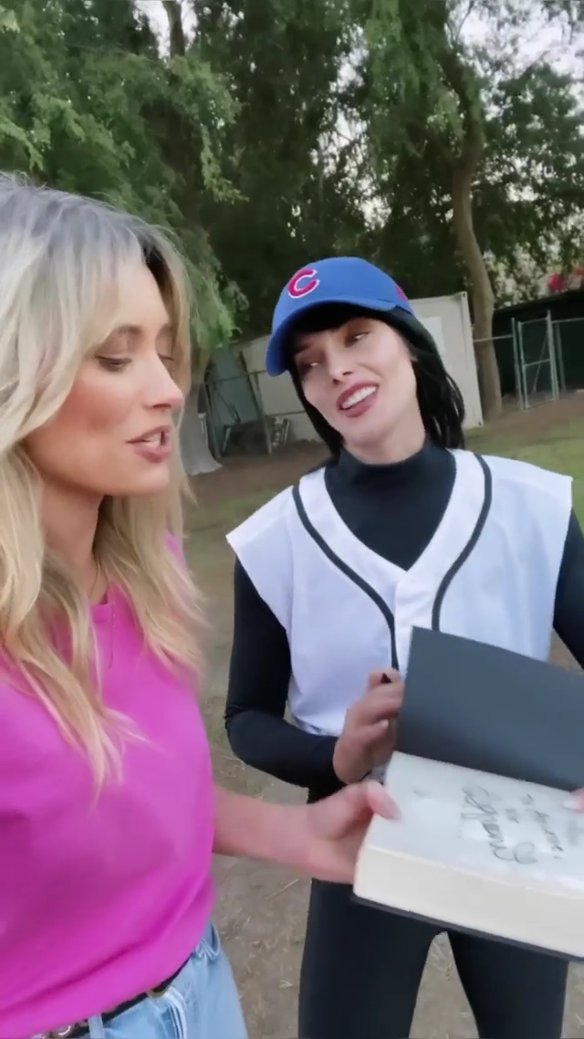 Ashley-Greene-dot-nl_EmosNotDead-TwilightSketch3-0046.jpg Ashley-Greene-dot-nl_EmosNotDead-TwilightSketch3-0046.jpg