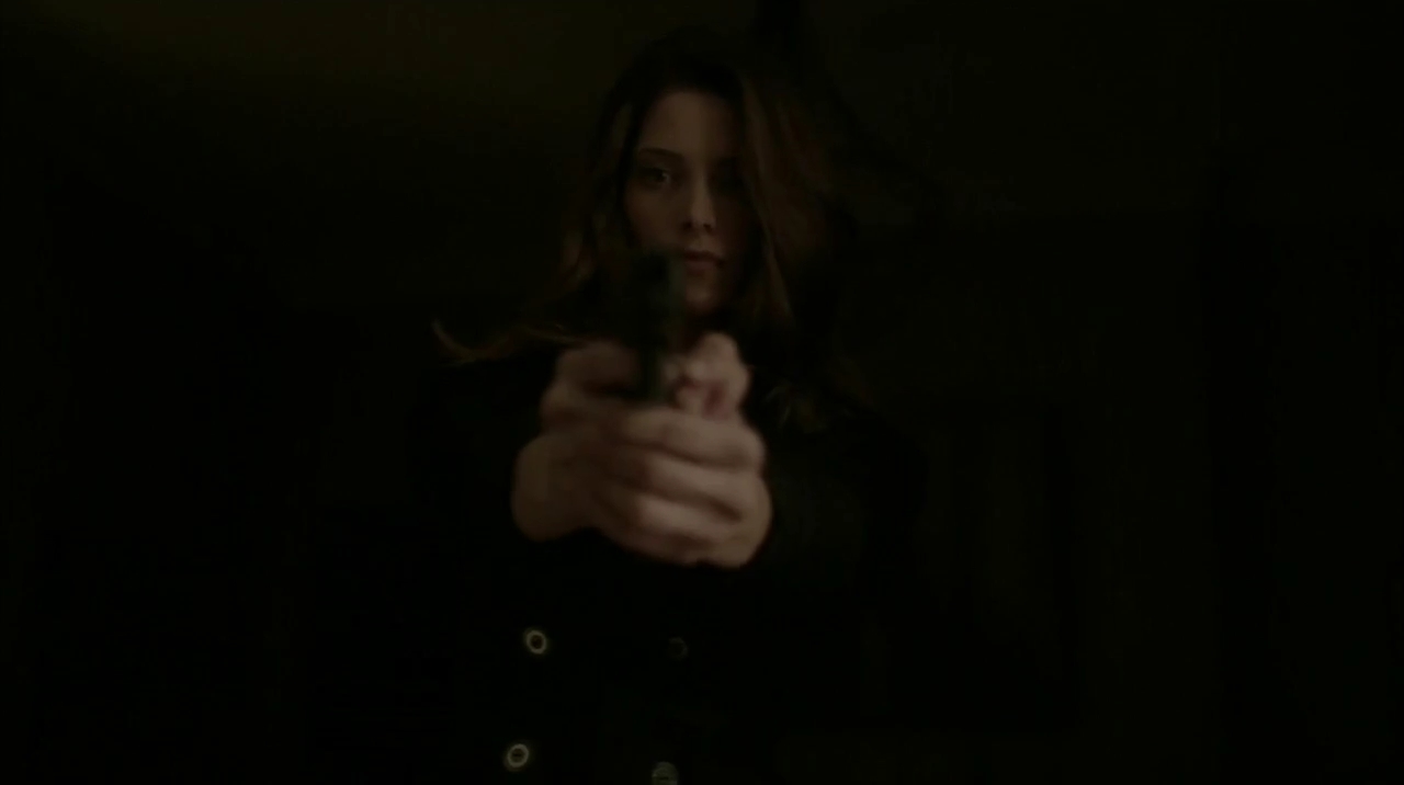Ashley-Greene_dot_nl_Rogue-3x12Hardboiled0139.jpg