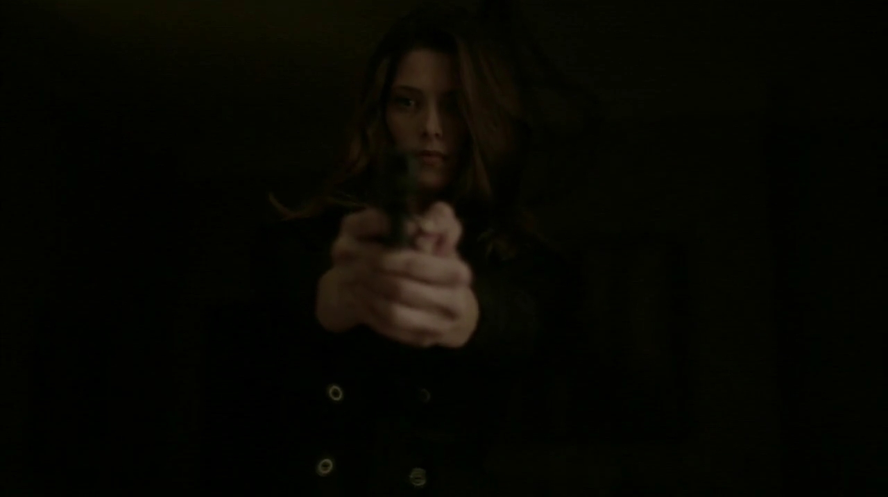 Ashley-Greene_dot_nl_Rogue-3x12Hardboiled0144.jpg