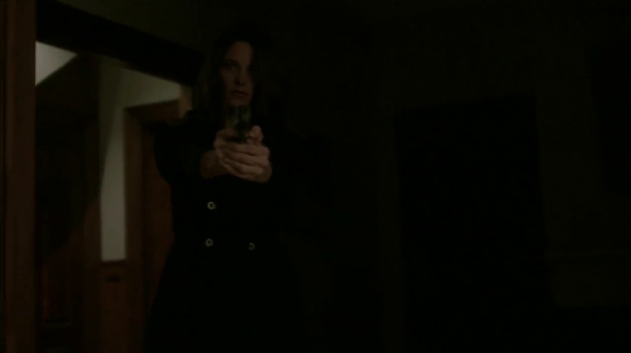 Ashley-Greene_dot_nl_Rogue-3x12Hardboiled0152.jpg