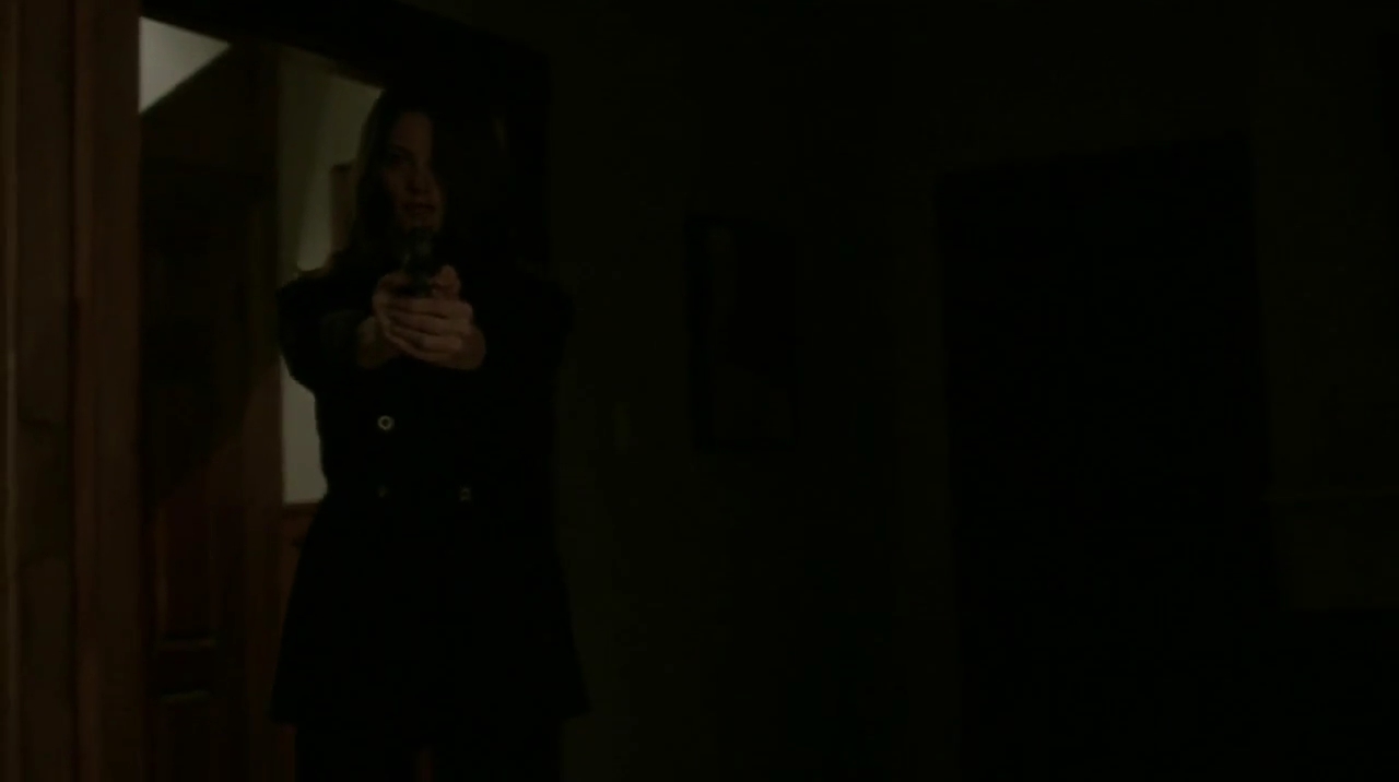 Ashley-Greene_dot_nl_Rogue-3x12Hardboiled0153.jpg