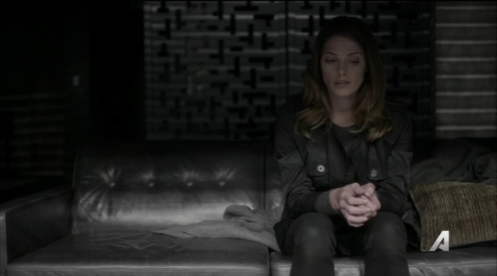 Ashley-Greene-dot_nl-Rogue3x14-0342.jpg