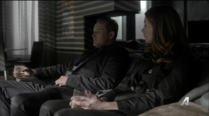 Ashley-Greene-dot_nl-Rogue3x14-0355.jpg