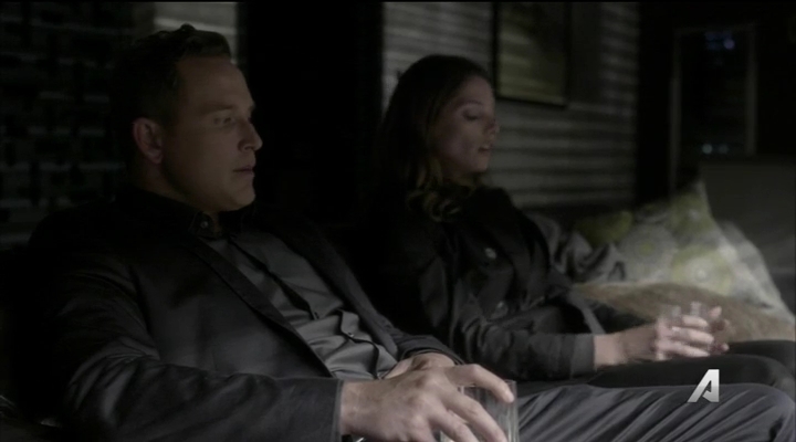 Ashley-Greene-dot_nl-Rogue3x14-0367.jpg