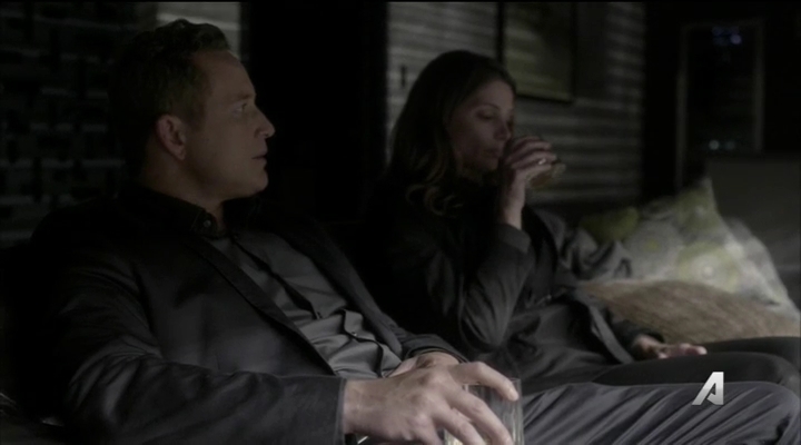 Ashley-Greene-dot_nl-Rogue3x14-0368.jpg