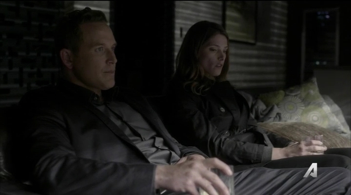 Ashley-Greene-dot_nl-Rogue3x14-0371.jpg