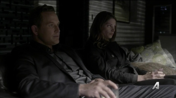 Ashley-Greene-dot_nl-Rogue3x14-0372.jpg
