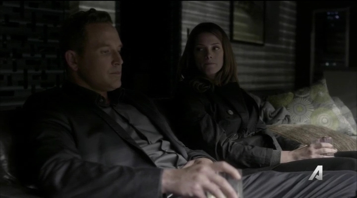 Ashley-Greene-dot_nl-Rogue3x14-0377.jpg