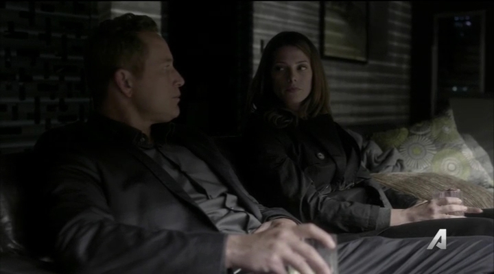 Ashley-Greene-dot_nl-Rogue3x14-0378.jpg