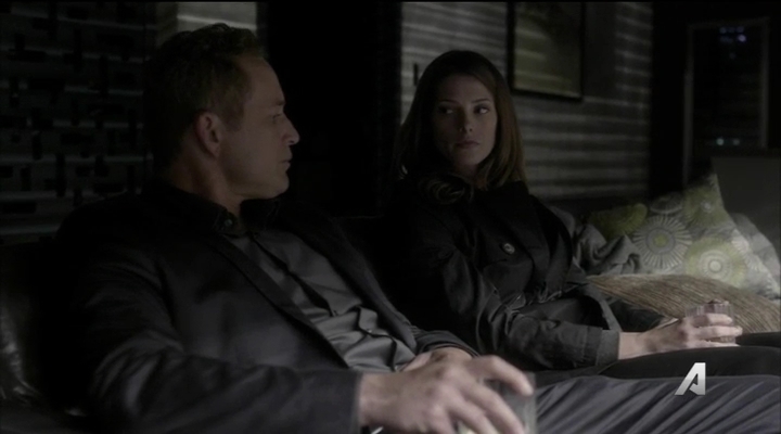 Ashley-Greene-dot_nl-Rogue3x14-0380.jpg