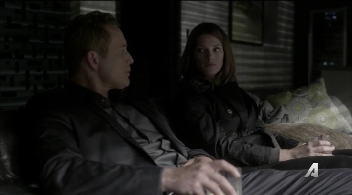 Ashley-Greene-dot_nl-Rogue3x14-0381.jpg