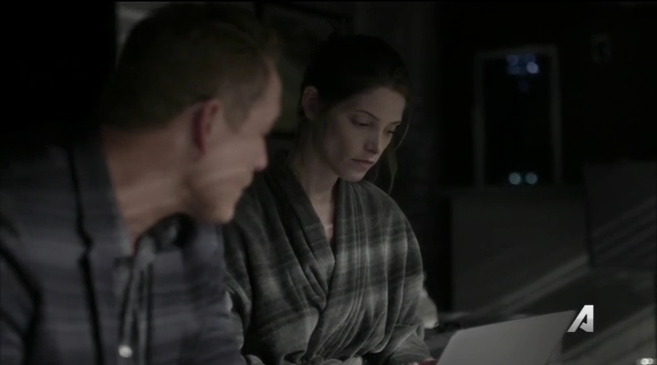 Ashley-Greene-dot_nl-Rogue3x14-0483.jpg