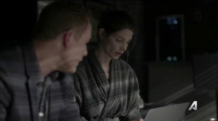 Ashley-Greene-dot_nl-Rogue3x14-0484.jpg