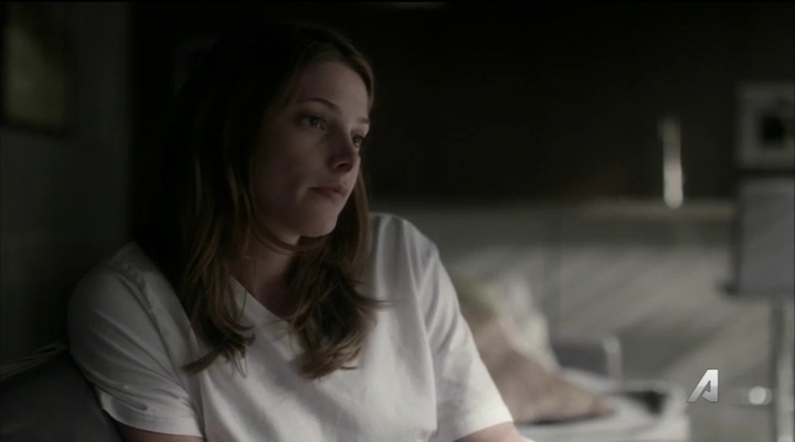 Ashley-Greene-dot_nl-Rogue3x14-0757.jpg