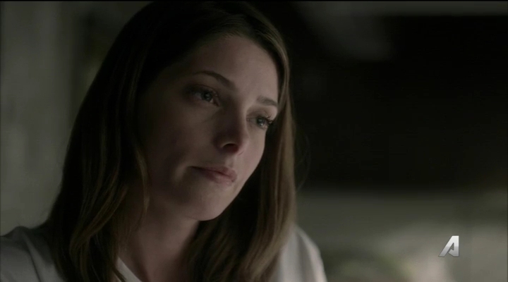 Ashley-Greene-dot_nl-Rogue3x14-0858.jpg