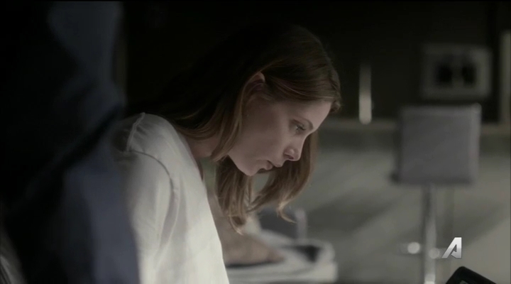 Ashley-Greene-dot_nl-Rogue3x14-0994.jpg