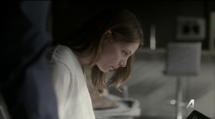 Ashley-Greene-dot_nl-Rogue3x14-0995.jpg