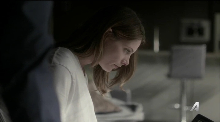Ashley-Greene-dot_nl-Rogue3x14-0997.jpg