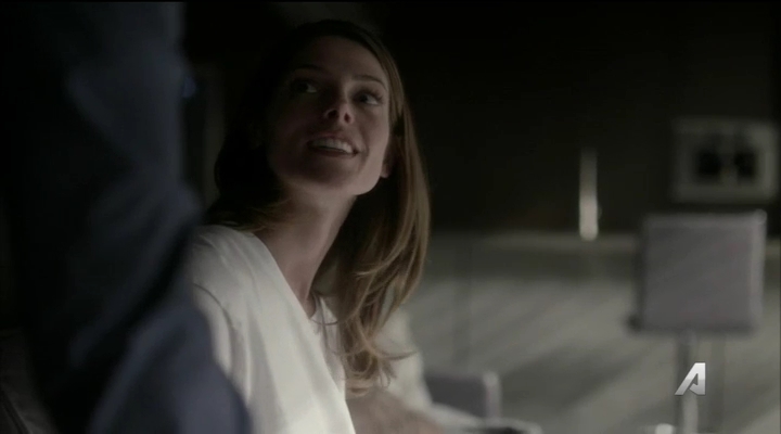 Ashley-Greene-dot_nl-Rogue3x14-1004.jpg