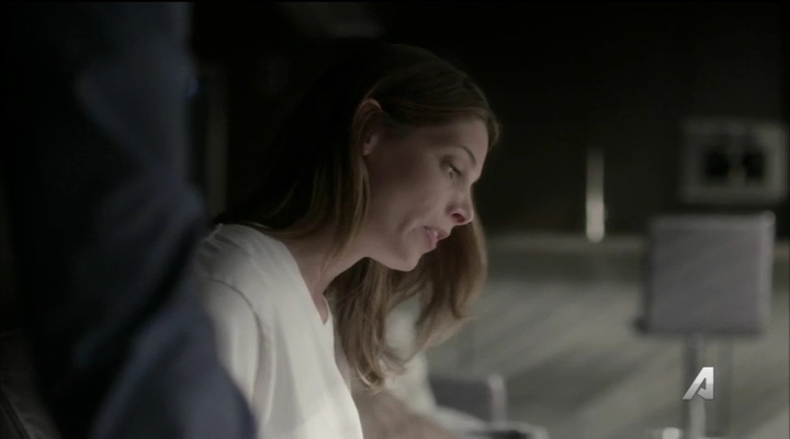 Ashley-Greene-dot_nl-Rogue3x14-1005.jpg