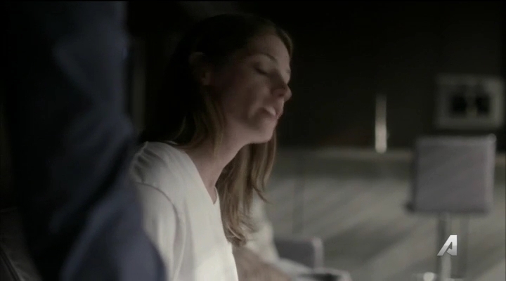 Ashley-Greene-dot_nl-Rogue3x14-1006.jpg