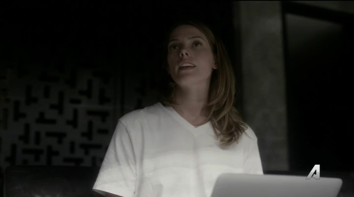 Ashley-Greene-dot_nl-Rogue3x14-1017.jpg