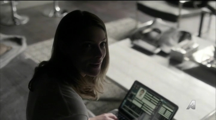 Ashley-Greene-dot_nl-Rogue3x14-1020.jpg