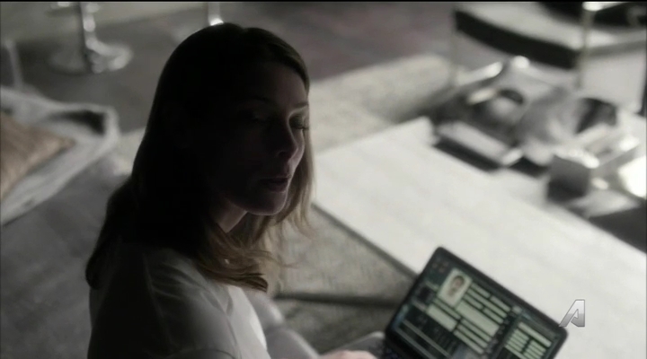 Ashley-Greene-dot_nl-Rogue3x14-1025.jpg