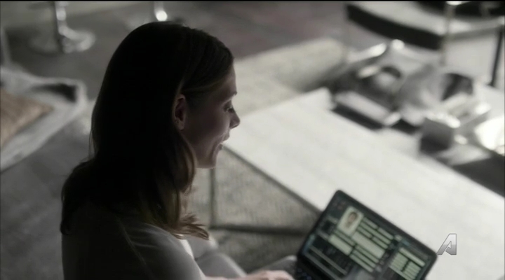 Ashley-Greene-dot_nl-Rogue3x14-1028.jpg