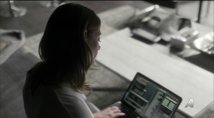 Ashley-Greene-dot_nl-Rogue3x14-1034.jpg