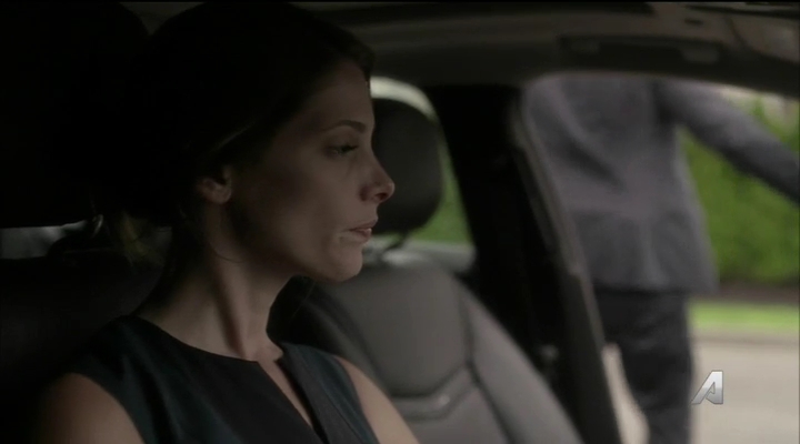 Ashley-Greene-dot_nl-Rogue3x14-1558.jpg