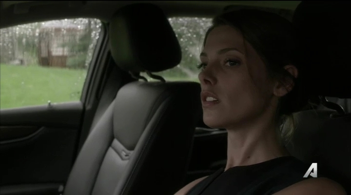 Ashley-Greene-dot_nl-Rogue3x14-1730.jpg
