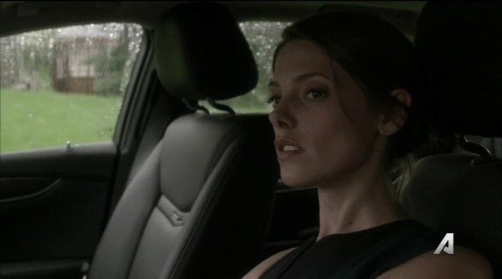 Ashley-Greene-dot_nl-Rogue3x14-1731.jpg