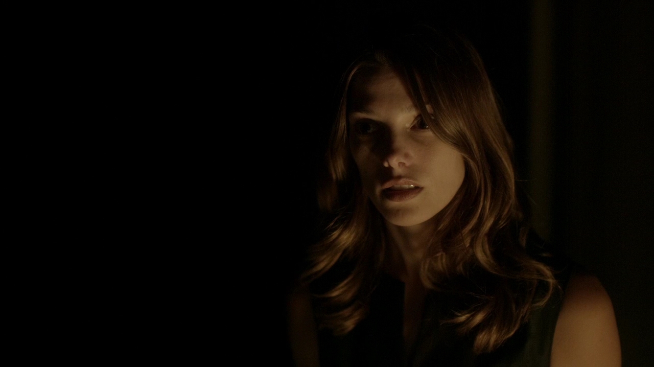 Ashley-Greene-dot-NL_Rogue3x15-0778.jpg