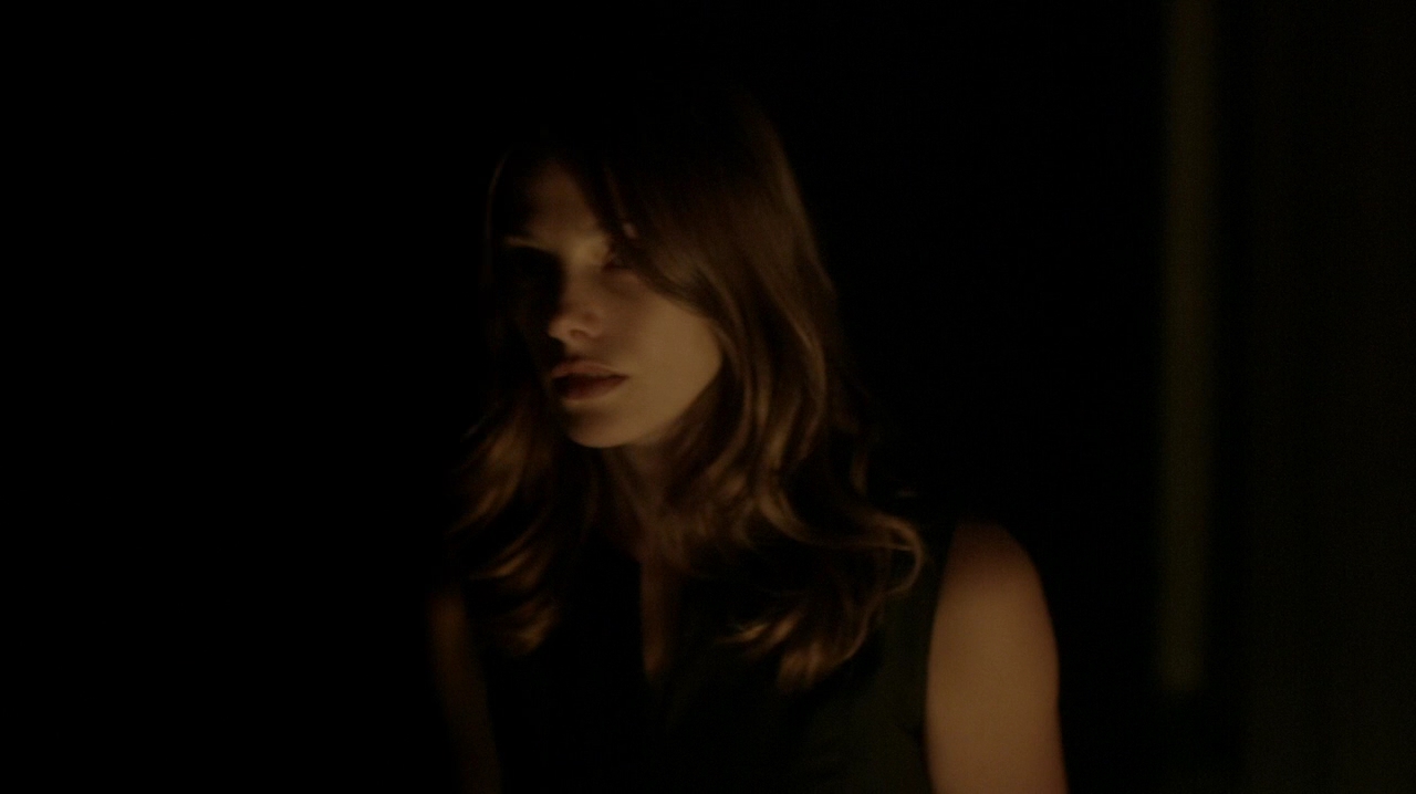 Ashley-Greene-dot-NL_Rogue3x15-0780.jpg