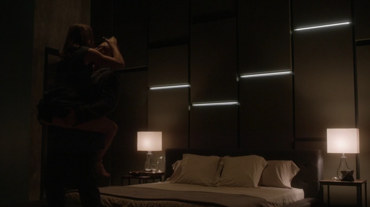 Ashley-Greene-dot-NL_Rogue3x15-0880.jpg