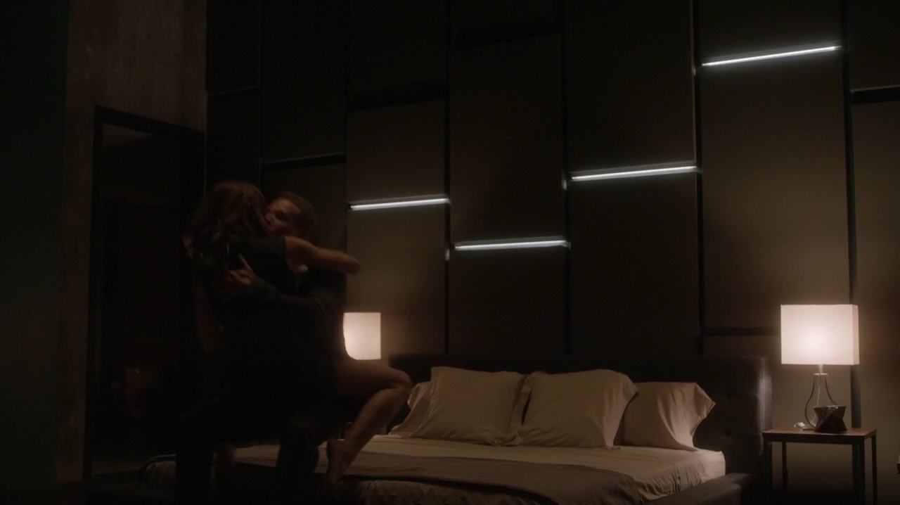 Ashley-Greene-dot-NL_Rogue3x15-0882.jpg