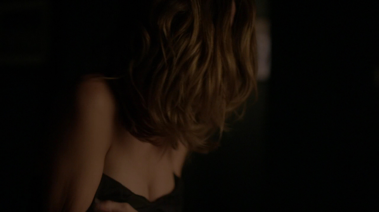 Ashley-Greene-dot-NL_Rogue3x15-0888.jpg