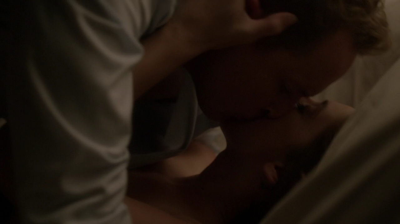 Ashley-Greene-dot-NL_Rogue3x15-0909.jpg