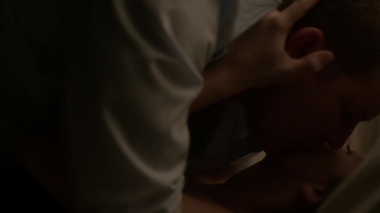 Ashley-Greene-dot-NL_Rogue3x15-0910.jpg