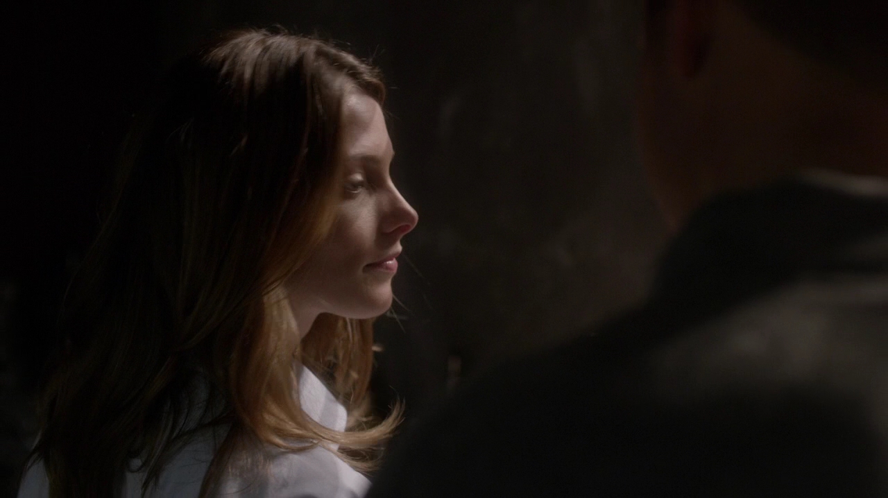 Ashley-Greene-dot-NL_Rogue3x15-1068.jpg