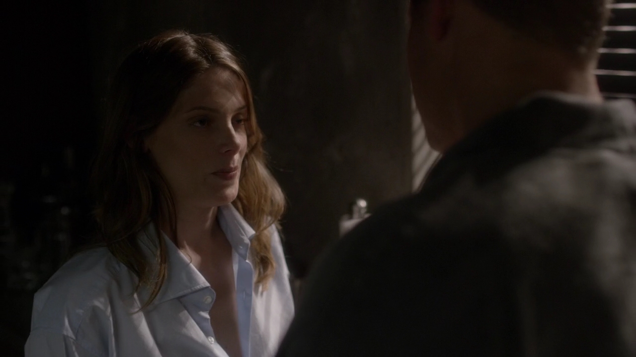 Ashley-Greene-dot-NL_Rogue3x15-1073.jpg