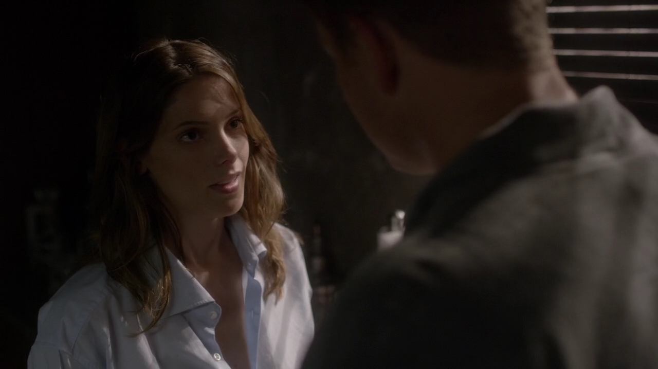 Ashley-Greene-dot-NL_Rogue3x15-1075.jpg