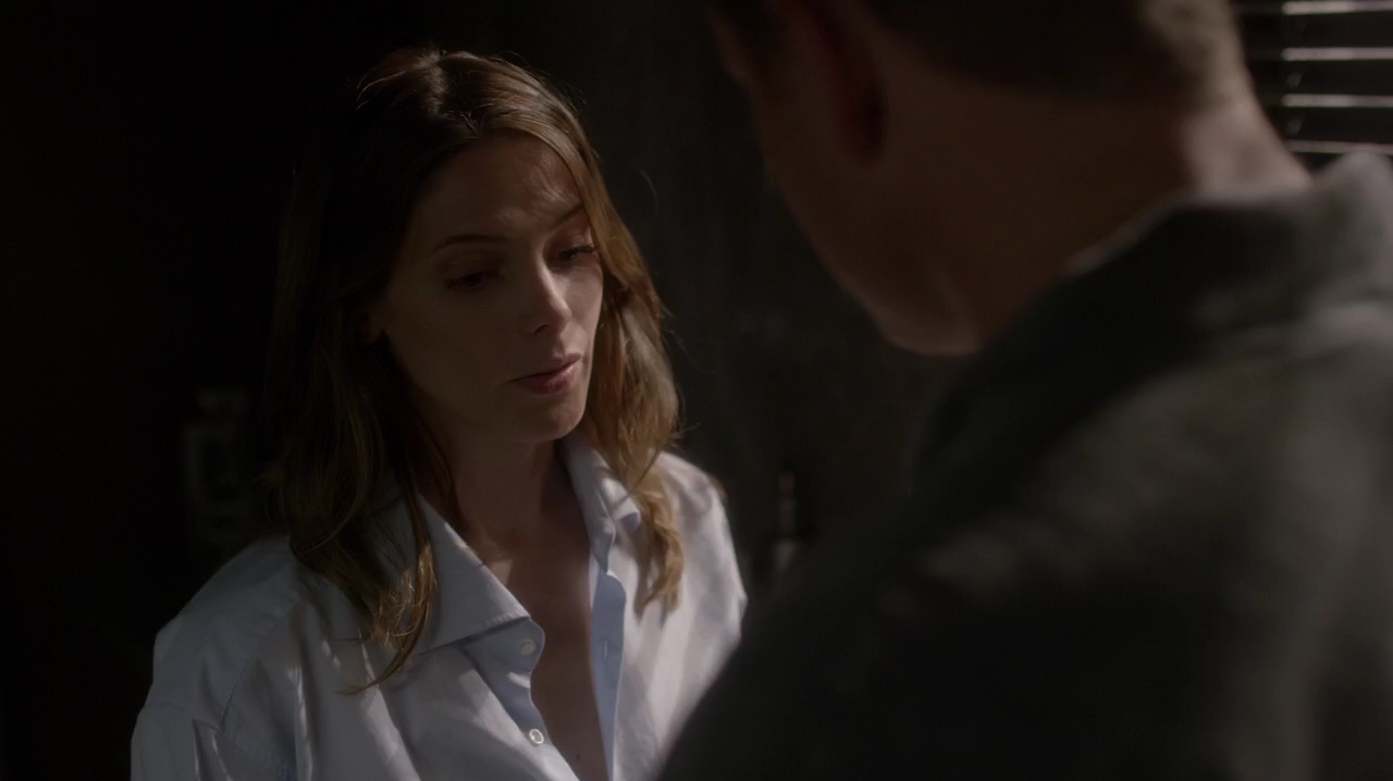 Ashley-Greene-dot-NL_Rogue3x15-1078.jpg
