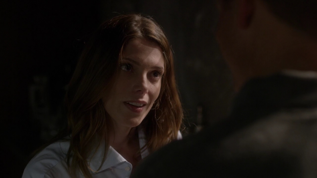 Ashley-Greene-dot-NL_Rogue3x15-1082.jpg