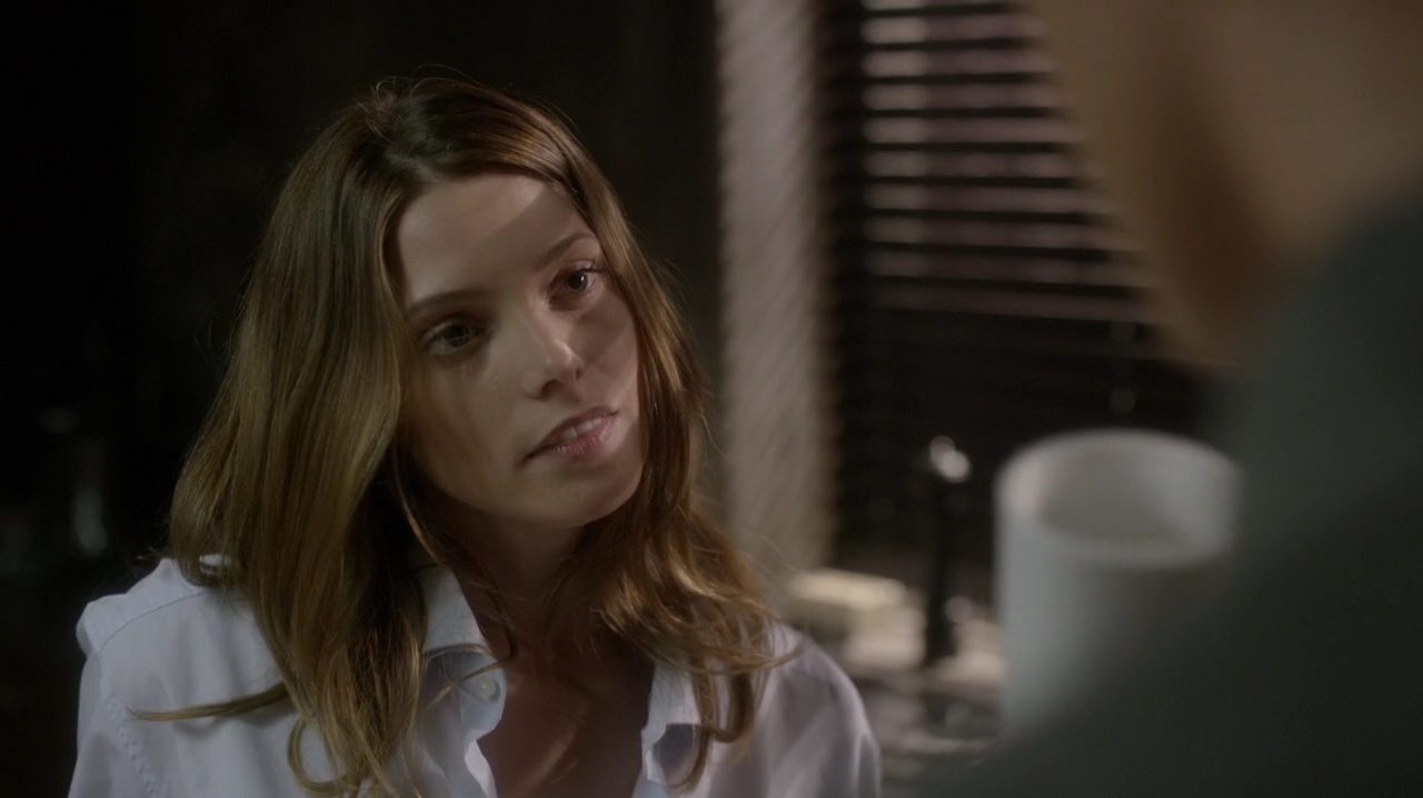 Ashley-Greene-dot-NL_Rogue3x15-1155.jpg