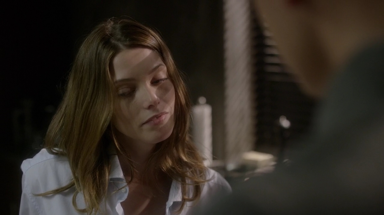 Ashley-Greene-dot-NL_Rogue3x15-1160.jpg