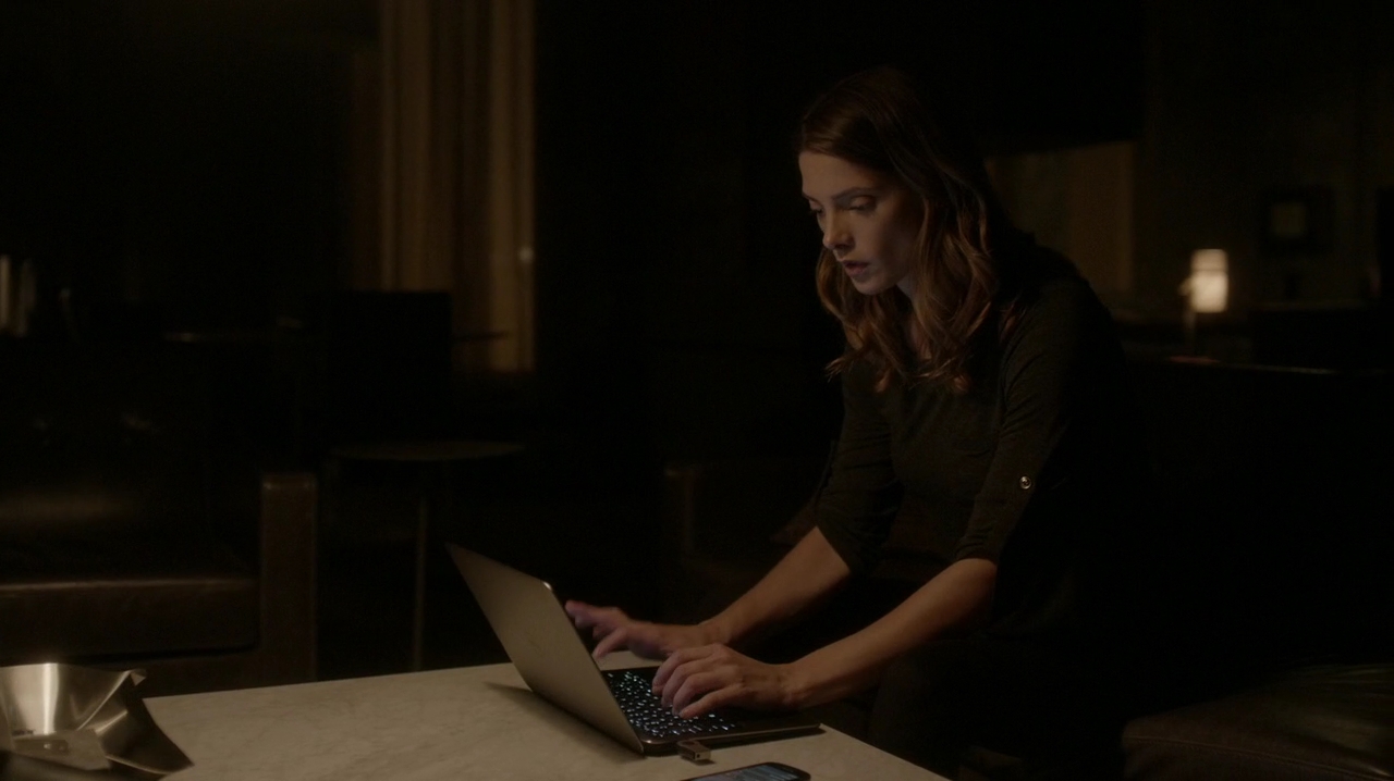 Ashley-Greene-dot-NL_Rogue3x15-1863.jpg